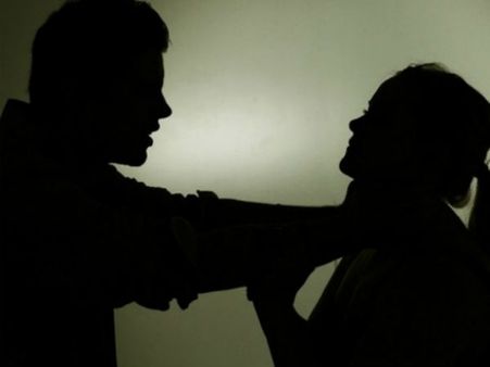 কলকাতায় প্রত্যেক ৬ জনের মধ্যে ১ জন মহিলা স্বামীর হাতে নির্যাতিত হন!