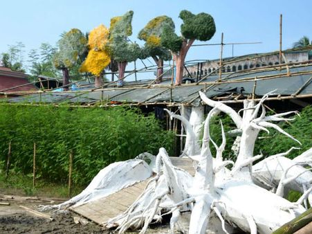 থিমের জোয়ার লক্ষ্মীপুজোয়, দেশপ্রিয় পার্কের অনুকরণে ৪০ ফুটের ‘বড়’ লক্ষ্মী খালনায়