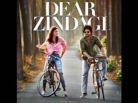 'ডিয়ার জিন্দেগি'-র প্রথম পোস্টারে নজর কাড়লেন শাহরুখ-আলিয়া