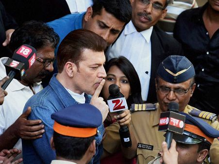 প্রতিবেশীকে মারধর : ১ বছরের কারাদণ্ড অভিনেতা আদিত্য পাঞ্চোলির