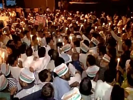 (ছবি) OROP বিতর্ক : ফের আটক প্রতিবাদী রাহুল গান্ধী, সন্ধ্যার পর থেকে যেভাবে মোড় নিল বিতর্ক