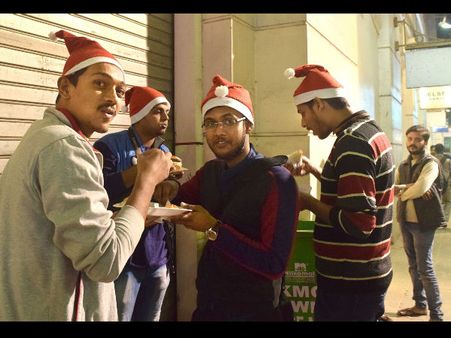 সারাদিনের বড়দিন সেলিব্রেশন পার্কে, বিকেলের ডেস্টিনেশন পার্কস্ট্রিট