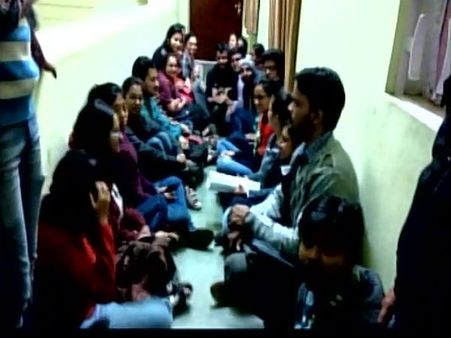 খড়গপুর আইআইটিতেও ঘেরাও রাজনীতি, ২৫ ঘণ্টা পর মুক্ত ডিরেক্টর-ডিন