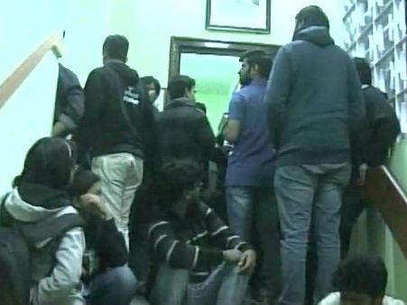 গবেষক-পড়ুয়াদের বিক্ষোভ উঠল খড়গপুর আইআইটি-তে, আজই বৈঠক