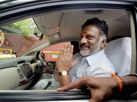 জয়ললিতার অবস্থা 'অত্যন্ত আশঙ্কাজনক', আম্মার উত্তরসুরী হচ্ছেন পন্নিরসেলবম