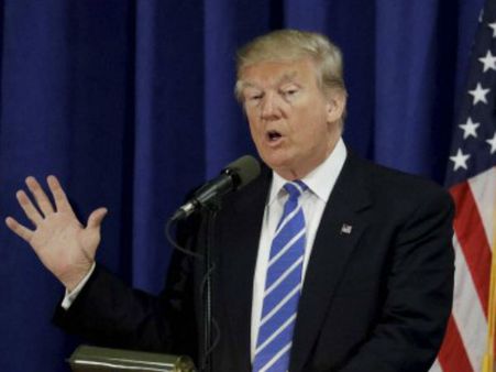 ১০ হাজার উদ্বাস্তু নিয়োগ করব, ট্রাম্পকে পাল্টা হুমকি স্টারবাকস-এর