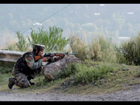 বারামুল্লায় সেনার গুলিতে মৃত এক জঙ্গি, উদ্ধার প্রচুর অস্ত্রশস্ত্র