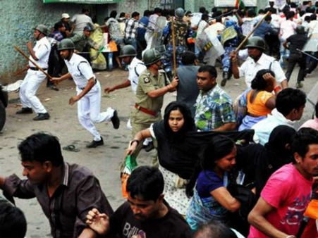 কালনায় গণপিটুনিতে মৃত্যু, অগ্নিগর্ভ রানাঘাটে পুলিশ-জনতা খণ্ডযুদ্ধ