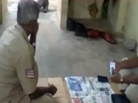 পুলিশের পোশাকে গুলি চালিয়েছে বহিরাগত দুষ্কৃতীরাই! উদ্ধার পুলিশের উর্দি