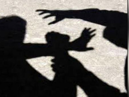 মাকে বাঁচাতে গিয়ে আক্রান্ত অন্তঃসত্ত্বা মহিলা, বিবস্ত্র করে মারধর