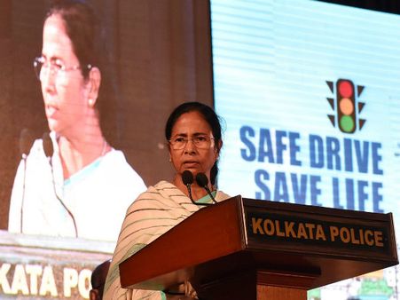 'সেফ ড্রাইভ সেভ লাইফ' উদ্যোগে কলকাতায় দারুণভাবে কমল পথ দুর্ঘটনার সংখ্যা