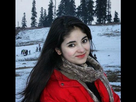 মেহবুবা মুফতির সঙ্গে দেখা করায় কেন টুইটারে ক্ষমা চাইলেন 'দঙ্গল' কন্যা জাইরা ওয়াসিম!