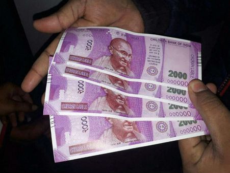 দিল্লির পরে এবার উত্তরপ্রদেশে জাল ২ হাজারের নোট, লেখা 'ভারতীয় মনোরঞ্জন ব্যাঙ্ক'