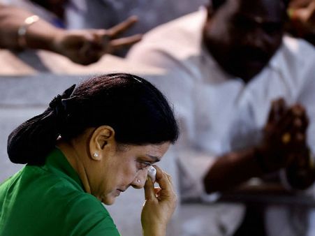 আয়ের সঙ্গে সঙ্গতিহীন সম্পত্তি মামলায় দোষী সাব্যস্ত শশীকলা নটরাজন