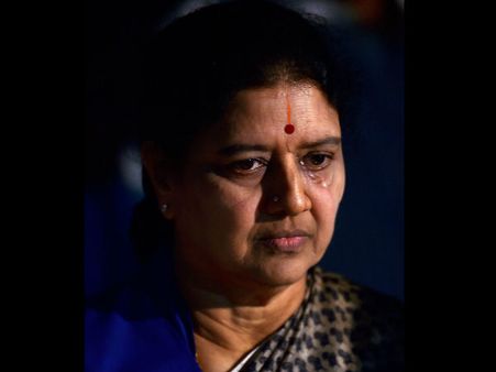 কোন আইনি পথ অবশিষ্ট রয়েছে শশীকলা নটরাজনের কাছে?