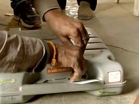 মালদহ স্টেশনের যাত্রী প্রতীক্ষালয়ে বোমাভর্তি ব্যাগ উদ্ধারে চাঞ্চল্য