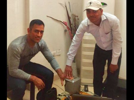 ধোনির আধার তথ্য ফাঁস অনলাইনে, স্ত্রী সাক্ষী ক্ষোভ উগড়ে দিলেন টুইটারে