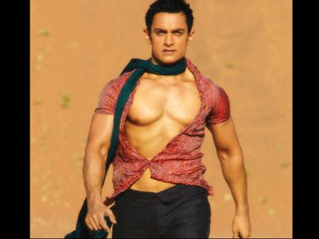 (ছবি) জন্মদিন স্পেশাল : সেলুলয়েডে আমিরের 'সেরা লুক' একনজরে