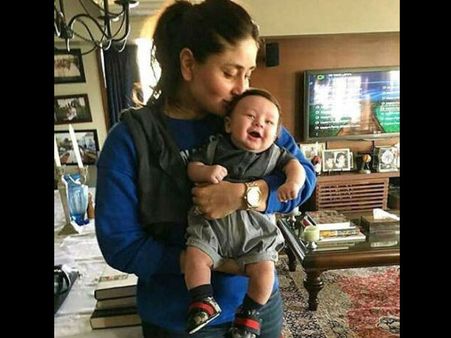 মা করিনার সঙ্গে তৈমুরের এই প্রথম ছবি ভাইরাল সোস্যাল মিডিয়ায়