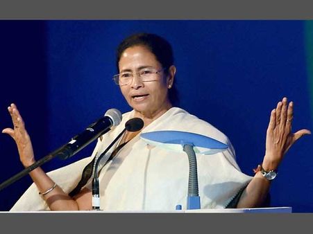 ইভিএম জালিয়াতির অভিযোগে সর্বদলীয় বৈঠকের ডাক, মোদী বিরোধিতায় সুর মেলালেন মমতাও