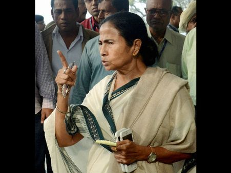 কে ডি-র বিরুদ্ধে এফআইআর পুলিশের, মির্জাকে শোকজ করছে স্বরাষ্ট্র দফতর