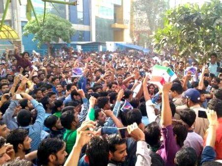 ভারতীয় পতাকা আস্তাকুঁড়ে ছুঁড়ে ফেলায় চিনা কর্মীকে তাড়াল ফোন প্রস্তুতকারক সংস্থা ওপো