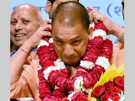 উত্তরপ্রদেশের ২১ তম মুখ্যমন্ত্রী হিসাবে শপথ যোগী আদিত্যনাথের