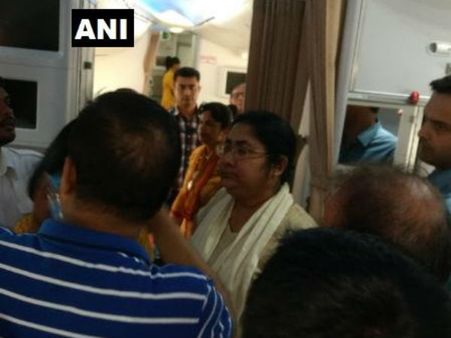 এবার বিমানকর্মীর সঙ্গে দুর্ব্যবহার দোলা সেনের, ২৫ মিনিট দেরিতে ছাড়ল বিমান