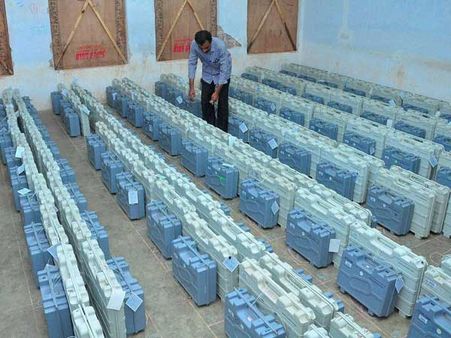 ভোটে রিগিং বন্ধে নতুন EVM আনছে নির্বাচন কমিশন, জেনে নিন এর বৈশিষ্ট্য