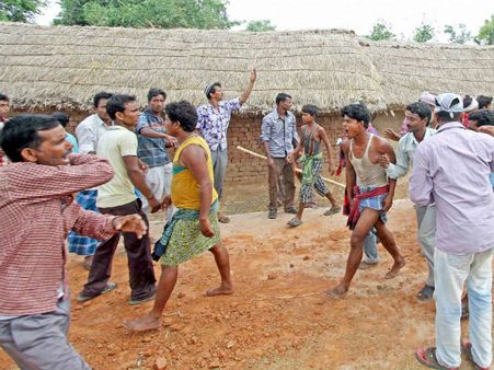 এলাকা দখলকে কেন্দ্র করে পাড়ুই উত্তাল তৃণমূল-বিজেপি সংঘর্ষে, বোমাবাজি, ভাঙচুর