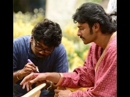 'বাহুবলী ২' ছবি নিয়ে অজানা গল্প শোনালেন প্রভাস, দেখুন ফোটোফিচার