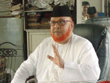 কেন্দ্রের নির্দেশ না মেনে লালবাতি দেওয়া গাড়ি ব্যবহার করায় এফআইআর বরকতির বিরুদ্ধে