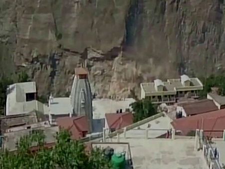 উত্তরাখণ্ড : বদ্রীনাথ জাতীয় সড়কের কাছে ধস, আটকে পড়েছেন প্রায় ১৪,০০০ পুণ্যার্থী