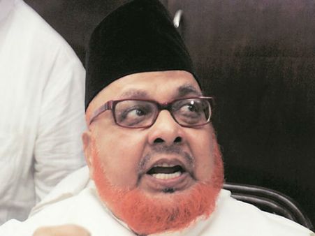 দেশদ্রোহী মন্তব্যের জের, শাহী ইমামের পদ থেকে অপসারিত বরকতি