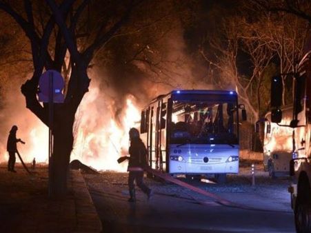 ম্যানচেস্টারের পর এবার বিস্ফোরণে কেঁপে উঠল জাকার্তা, মৃত অন্তত ৩, জখম বহু