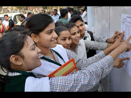 আইএসসি-তে প্রথম তিনটি স্থানই কলকাতার, আইসিএসই-তেও নজরকাড়া সাফল্য বাংলার