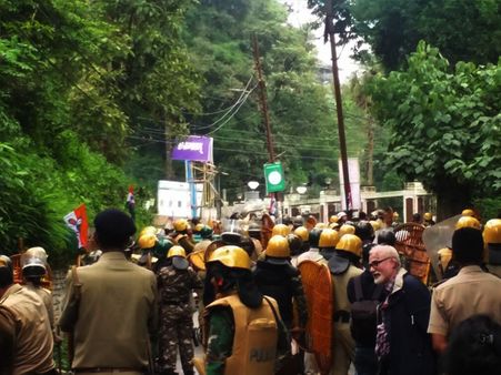 মহিলা বাহিনীকে সামনে রেখে পাহাড় বনধে উদ্যত মোর্চা, দুর্গ সাজিয়ে প্রতিরোধে প্রশা্সন