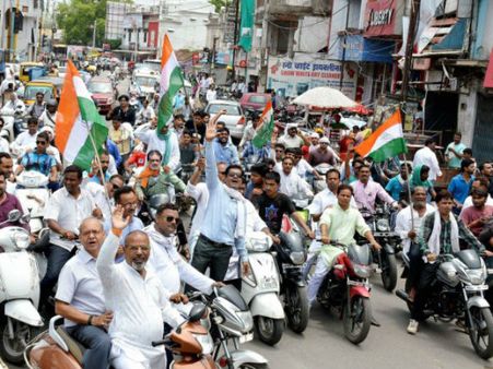অগ্নিগর্ভ মন্দসৌর নিয়ে কী বলছে বিজেপি সরকার ? ঘোলা জলে মাছ ধরতে নামল কংগ্রেসও, চৌহানের পদত্যাগ দাবি