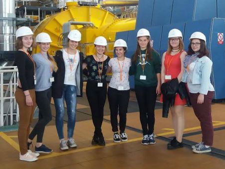 চাকরি পেতে ইন্টারভিউ-এ পড়তে হবে বিকিনি, চেক প্রজাতন্ত্রে আজব বিজ্ঞাপনে সমালোচনার ঝড়