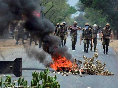 কৃষকদের হিংসায় রণক্ষেত্র মহারাষ্ট্রের থানে, পুলিশের গাড়িতে ভাঙচুর, আগুন