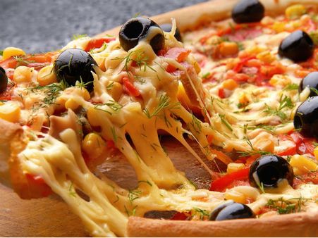 ট্রেনে বসে অর্ডার করলেই সফরকালে পৌঁছে যাবে পিৎজা-বার্গার, কী করে করবেন অর্ডার জেনেনিন