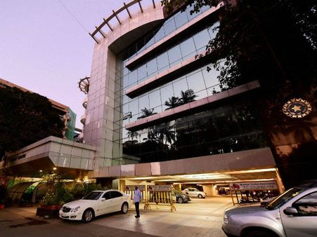 ভারতীয় ক্রিকেটের কোচের পদে বীরেন্দ্র সহবাগের আবেদন, আরও যারা রয়েছেন তালিকায়