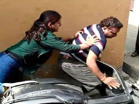 দেওরকে মারধর মহিলার, দেখল গোটা পাড়া, জেনে নিন কী হয়েছিল