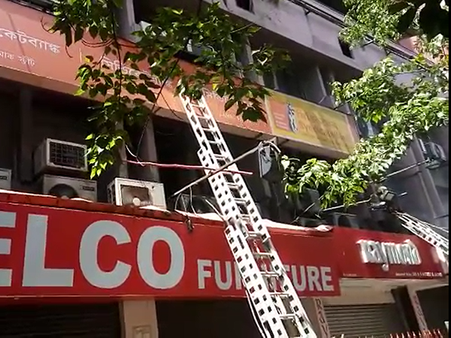 ব্যস্ত অফিস টাইমে রাষ্ট্রায়ত্ত ব্যাঙ্কের শাখায় আগুন, আতঙ্কে এলাকাবাসী