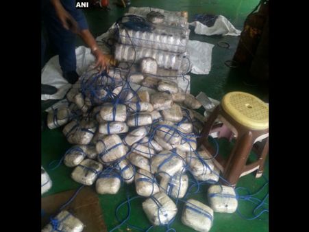 গুজরাত উপকূলে উদ্ধার ৩,৫০০ কোটি টাকার হেরোইন, কলকাতায় গ্রেফতার বিটেক ছাত্র