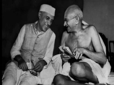 স্বাধীনতা সংগ্রামের ইতিহাসে জায়গা নেই গান্ধী, নেহরুর, মুঘলদের হত্যাকারী বলেই ব্যাখ্যা পাঠ্যবইয়ে