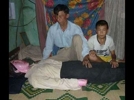 স্ত্রীর দেহ কবর থেকে তুলে এনে স্বামী যা করেছেন তা এককথায় অবিশ্বাস্য