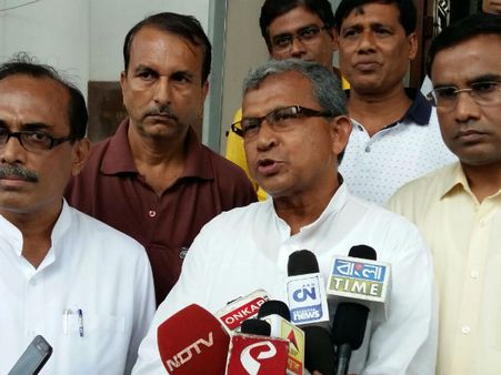 শেষ পর্যন্ত ইস্তফাই দিলেন মানস ভুঁইয়া