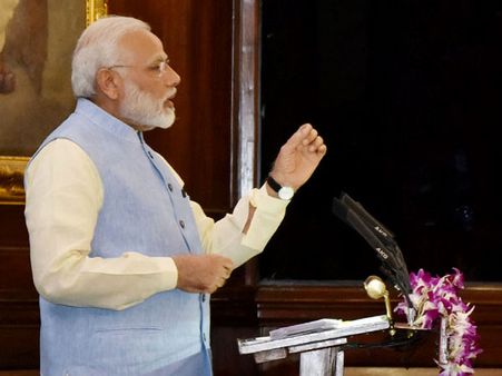 জিএসটি-র অনুষ্ঠানে নজর টানল মোদীর ঘড়ি, মূল্য কত জানেন