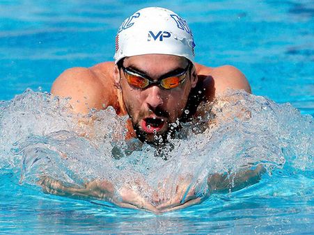 হাঙরের সঙ্গে সাঁতার ফেল্পসের, ভাইরাল হল ভিডিও